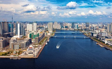 Tokyo, Japonya 'daki Odaiba Limanı' ndaki teknelerin hava görüntüsü.