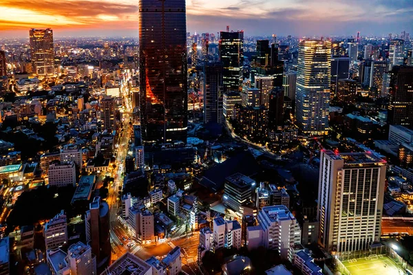 日本东京水手城的空中景观和日落时的城市景观 — 图库照片