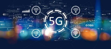 Geceleri bulanık şehir ışıklarına sahip 5G ağı