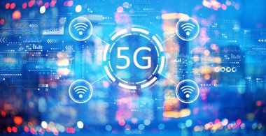 Geceleri bulanık şehir ışıklarına sahip 5G ağı