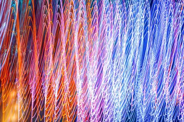 Soyut bulanık Bokeh neon ışığı şehir gece arkaplanını izler