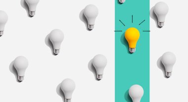Benzersiz bir fikir ampul konsepti.