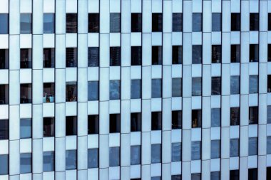 Gökdelenler Nishi-Shinjuku, Tokyo, Japonya 'nın üzerinde yükseliyor.