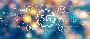 Geceleri bulanık şehir ışıklarına sahip 5G ağı