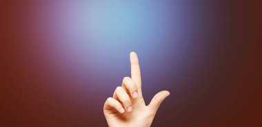 Teknoloji ekranında bir düğmeye basarak el