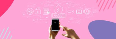 Akıllı telefon kullanan kişi ile siber güvenlik teması