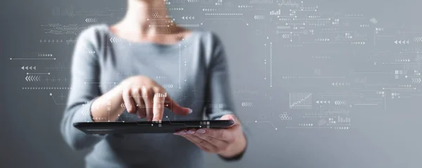 Οθόνη Τεχνολογίας Την Επιχείρηση Γυναίκα Που Χρησιμοποιεί Έναν Υπολογιστή Tablet — Φωτογραφία Αρχείου