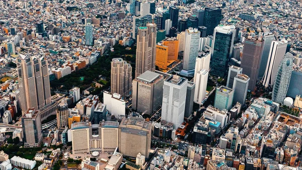 東京都新宿区の高層ビル群の空中写真 — ストック写真