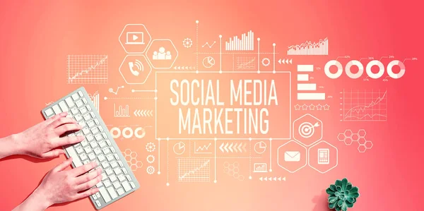 Social Media Marketing Theme Person Using Computer Keyboard — Foto Stock