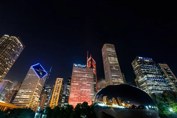 Чикаго Сентября 2018 Года Туристы Посещают Облачные Ворота Общественную Скульптуру — стоковое фото