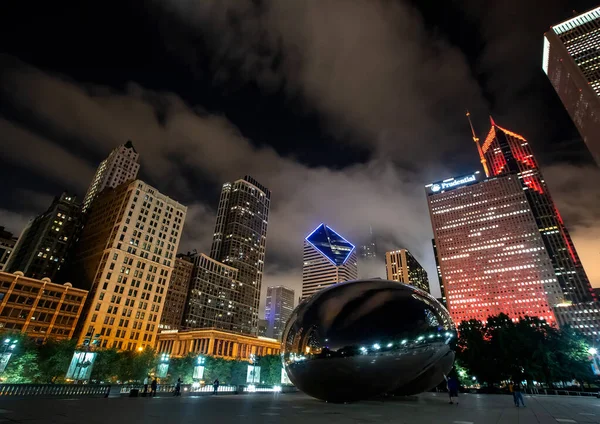Chicago Sept 18Th 2018 Tourists Visit Cloud Gate Public Sculpture — Stock Photo, Image