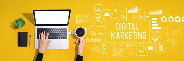 Digitale Marketing Met Persoon Met Behulp Van Een Laptopcomputer — Stockfoto