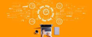 Bilgisayarla çalışan kişi ile gelecek teknolojisi kavramı