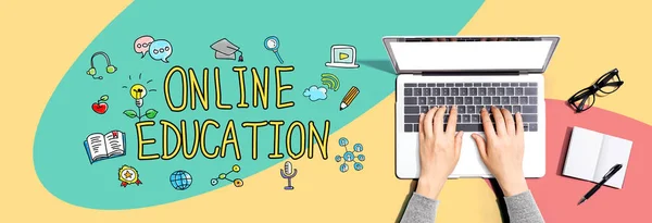 Online Onderwijs Met Persoon Met Behulp Van Een Laptop Computer — Stockfoto