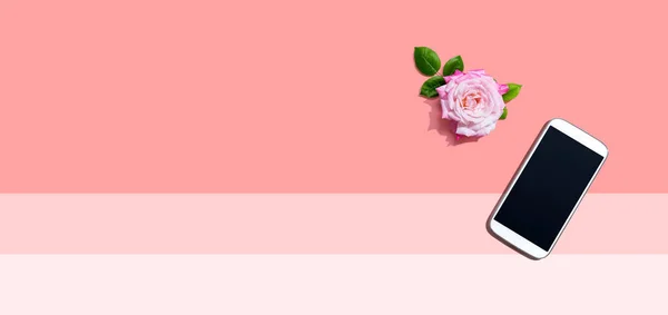 Smartphone Pink Rose Flat Lay — Stock Photo, Image
