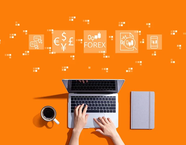 Forex Koncepcji Handlu Osobą Korzystającą Laptopa — Zdjęcie stockowe