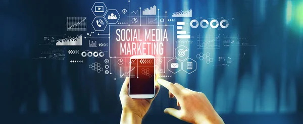 Tema Marketing Sui Social Media Con Persona Che Utilizza Uno — Foto Stock