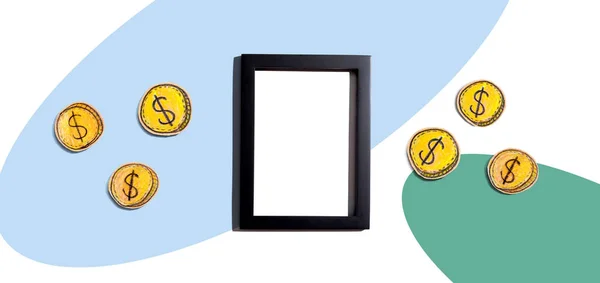 带有硬币的空白相框 在线赚钱 来自家庭主题的作品 — 图库照片