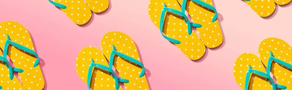 Summer Concept Flip Flops Overhead View Flat Lay — Stock Photo, Image