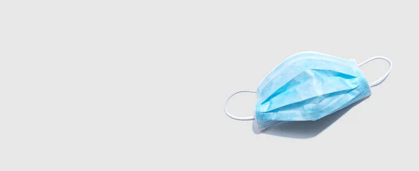 Máscara Quirúrgica Azul Vista Aérea Plano Laico —  Fotos de Stock
