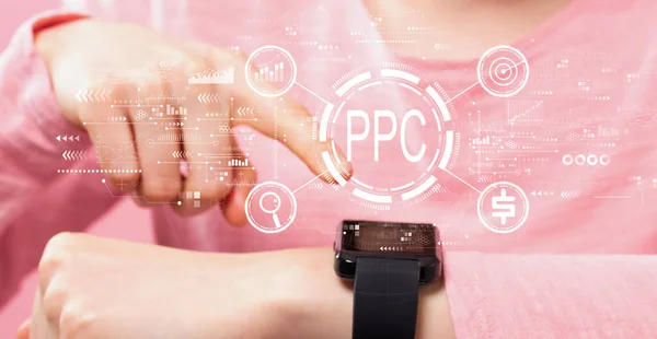 Ppc Pay Click Concept Met Vrouw Die Een Slim Horloge — Stockfoto