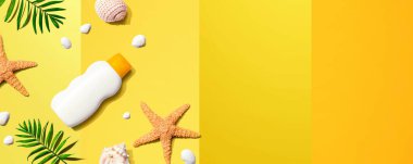 Deniz yıldızlı ve deniz kabuklu güneş kremi şişesi.