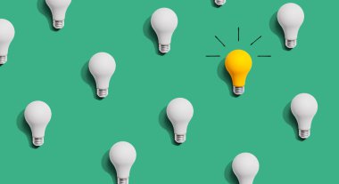 Benzersiz bir fikir ampul konsepti.