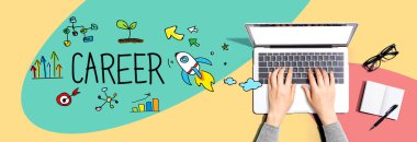 Dizüstü bilgisayar kullanan biriyle kariyer teması