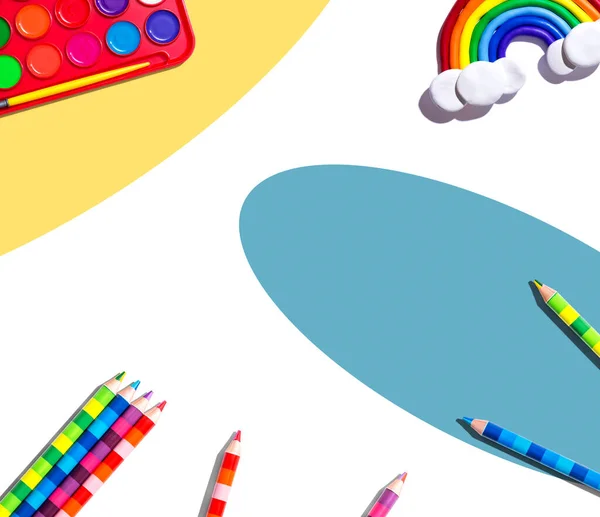 Kunstbenodigdheden Met Regenboog Bovenaanzicht Plat Gelegd — Stockfoto
