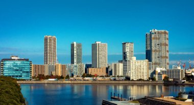 Tokyo Körfezi manzaralı Odaiba Tokyo 'daki gökdelenler