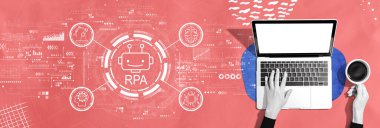 Bir dizüstü bilgisayar kullanan kişi ile Robotik Süreç Otomasyon RPA teması