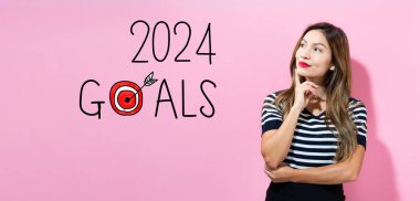 2024 gol genç bir kadınla düşünceli bir pozda.