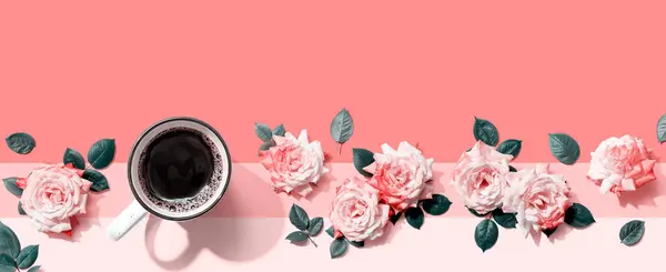 Coffee Pink Roses Overhead View Flat Lay — Stock Photo, Image