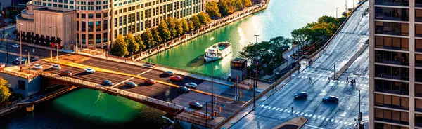 Skyscapers Chicago River Chicago Royalty Free Stock Photos