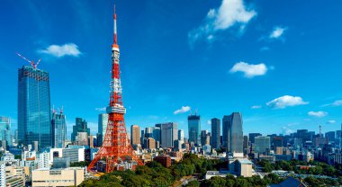 Minato, Tokyo, Japonya 'daki gökdelenler ve Tokyo Kulesi