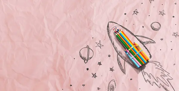 带着手绘火箭和彩色铅笔回到学校主题 皱巴巴的纸张背景 图库图片
