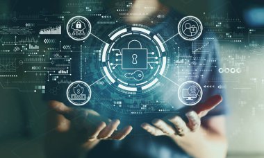 Gece vakti genç bir adamla Data Security konsepti