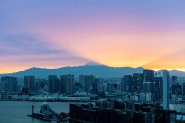 Tokyo, Japonya 'dan Nadir Dağ Gölgesi ile Fuji Dağı manzarası