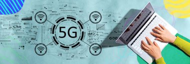 Bir dizüstü bilgisayar kullanan kişi ile 5G ağı