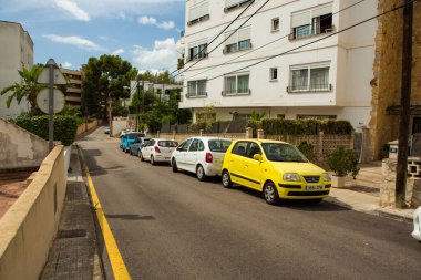 Mallorca, İspanya 'da sarı araba