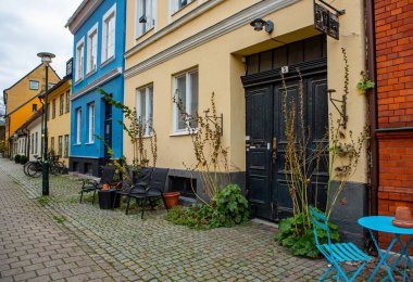İsveç, Malmö 'deki Gamla Vaster' da renkli Jakob Nilsgatan Caddesi