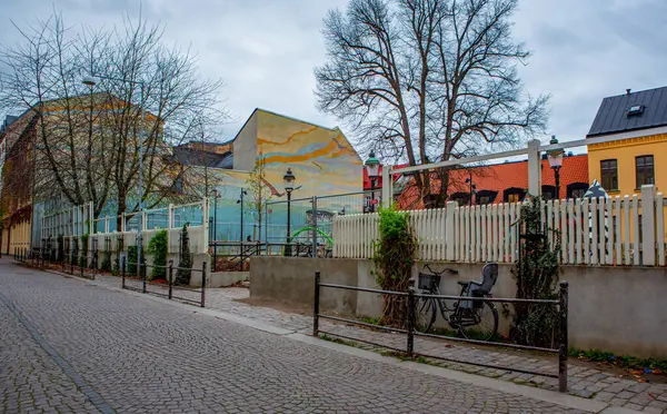 Gamla Vaster bölgesinde Vastra Skolan okul bahçesi, Malmö, İsveç