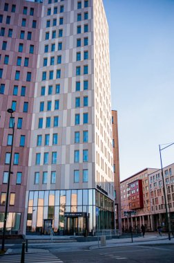 İsveç 'in Malmö kentindeki Fütürist Hyllie istasyonunda modern binalar inşa edildi.