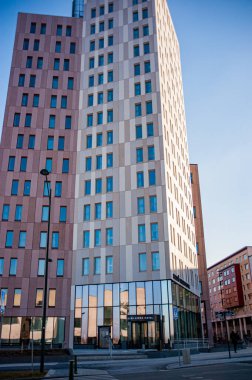 İsveç 'in Malmö kentindeki Fütürist Hyllie istasyonunda modern binalar inşa edildi.