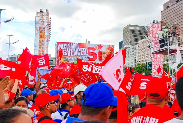 stock image CARACAS, VENEZUELA, February 13, 2009: Audience waiting for late president Hugo Chavez during election rally