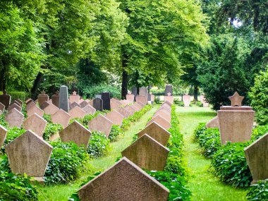 Berlin, Almanya 'da İkinci Dünya Savaşı' ndan kalma askerler için bir mezarlık.