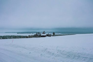 Jamtland İsveç 'teki Storsjon kış gölüne doğru bir bakış açısı