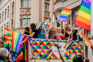 İsveç Malmö 'de gurur vagonu