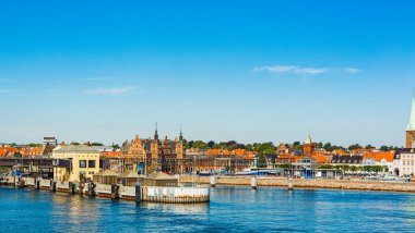 Danimarka 'nın Elsinore Helsingor kasabası Öresund denizinde bir feribottan görüldü..