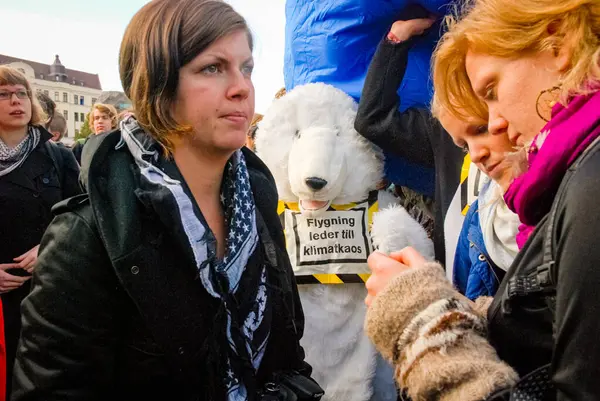 MALMO, SWEDEN, 19 EYLÜL 2008: Buz ayısı kostümü ve üzerinde 